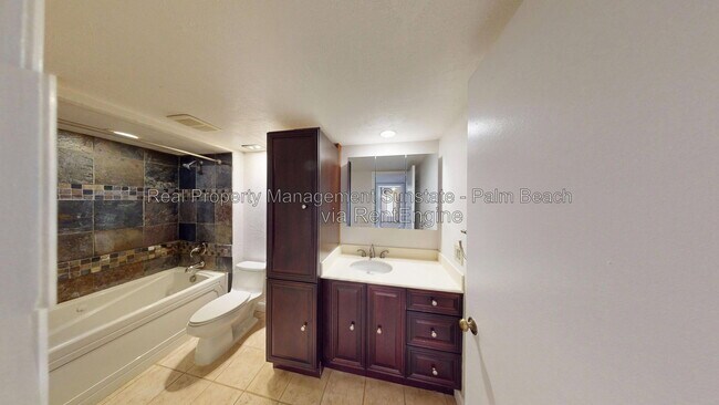 Building Photo - 1118 11th Ct