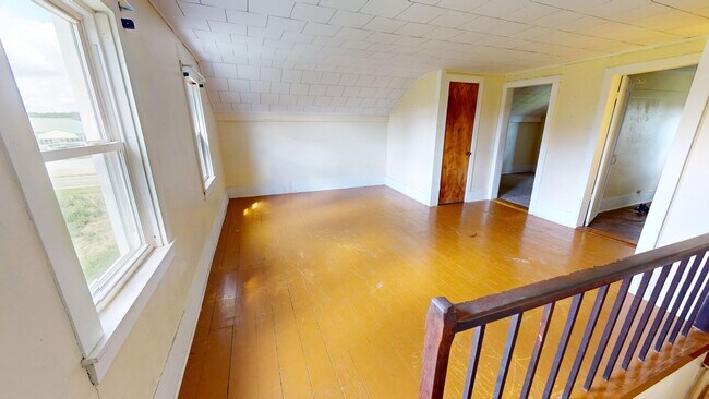 Building Photo - Crestview Schools- Country living, large yard