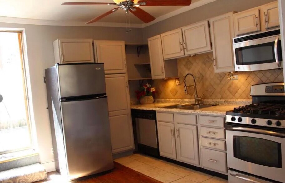 Kitchen - 2118 Fitzwater St
