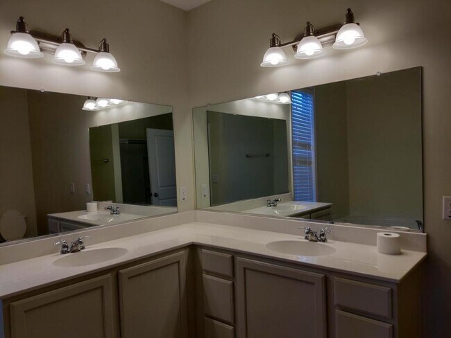 Building Photo - 128 Carolina Wren Ave