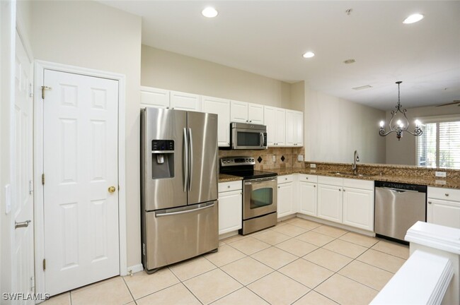 Building Photo - 796 Hampton Cir