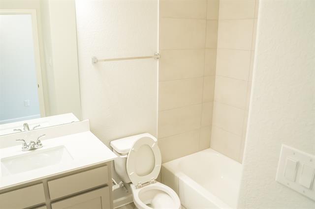 Building Photo - 3112 Cottontail Dr