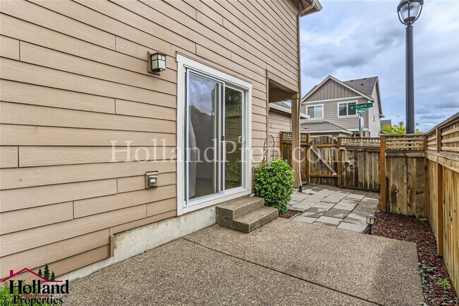 Building Photo - Beautiful 3-Bedroom Hillsboro Home in Desi...