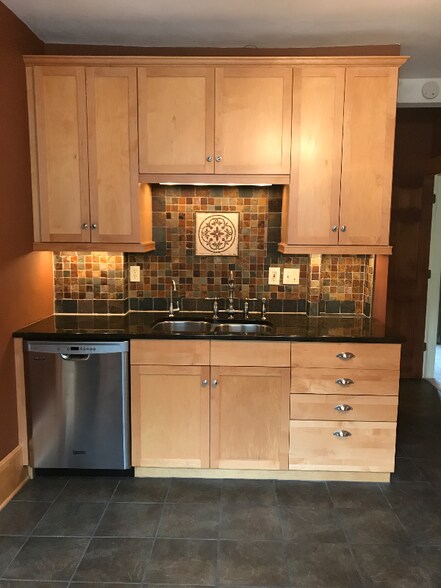 Building Photo - 1135 5th St NE