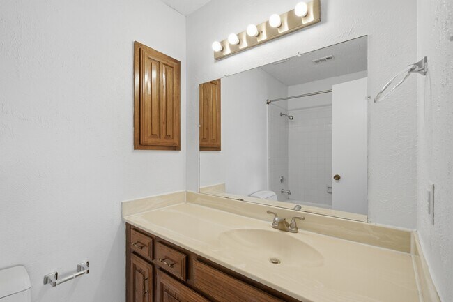 Building Photo - 14800 Enterprise Dr