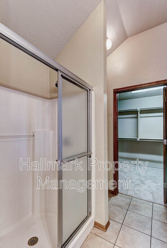 Building Photo - 500 Loyd Ln