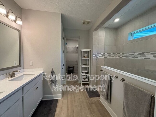 Building Photo - 387 Union Hill Dr