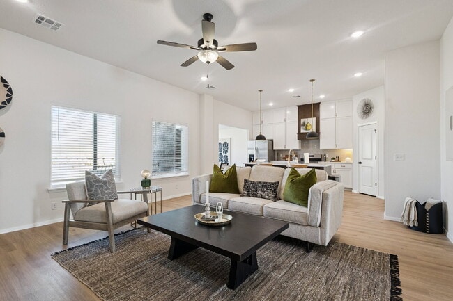 Building Photo - Fully Furnished 4 Bedroom