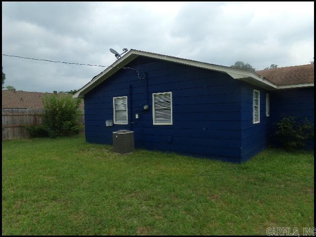 Building Photo - 8115 N Claremont Ave