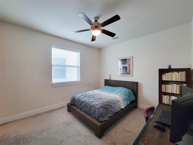 Building Photo - 1842 Parana Dr