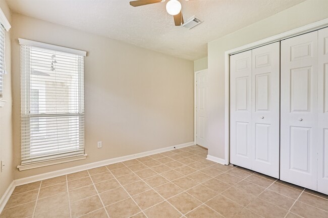 Building Photo - 1113 N Heron Dr