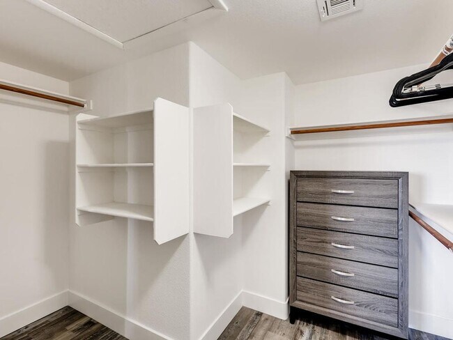 Building Photo - **SHORT TERM GATED LUXURY RENTAL** 3BDRM *2.5 BATH* 2 CAR GARAGE