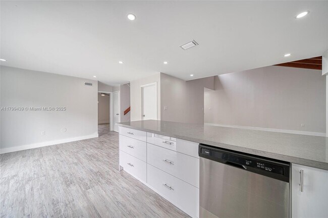 Building Photo - 9068 SW 129th Ln