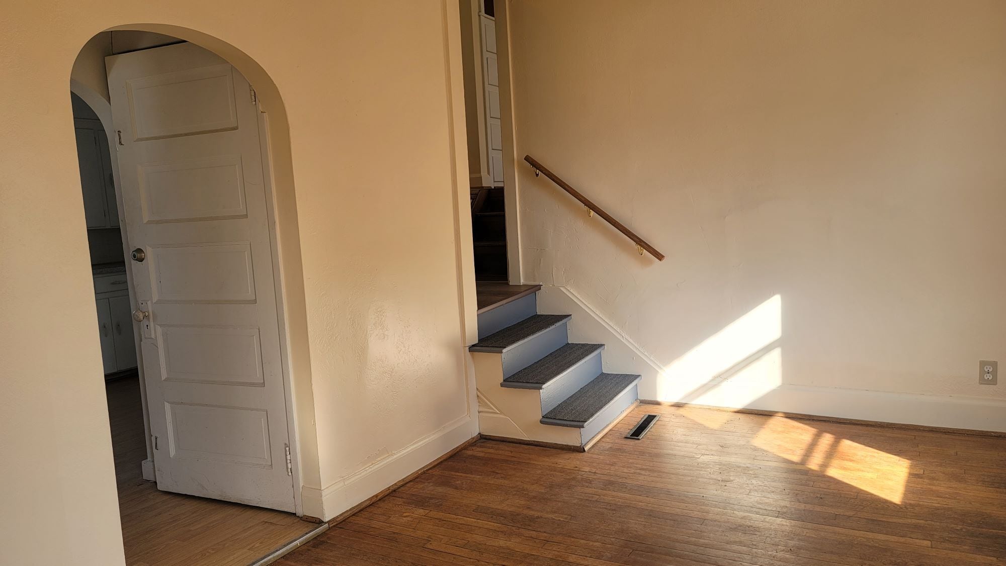 Building Photo - 658 S Rockhill Ave