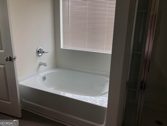 Building Photo - 1109 Day Dr