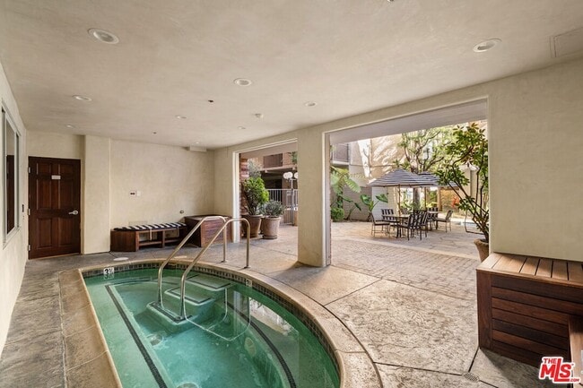 Building Photo - 1440 Veteran Ave