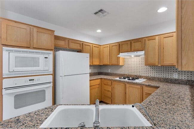 Building Photo - 63 E Agate Ave