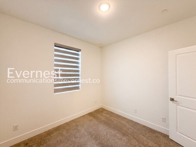 Building Photo - 4-Bed/3-Bath Home/Voucher Accepted/Available Now!