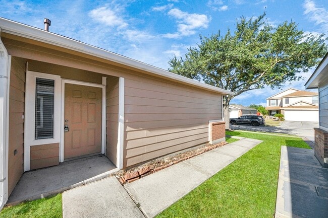 Building Photo - 826 Bandon Ln