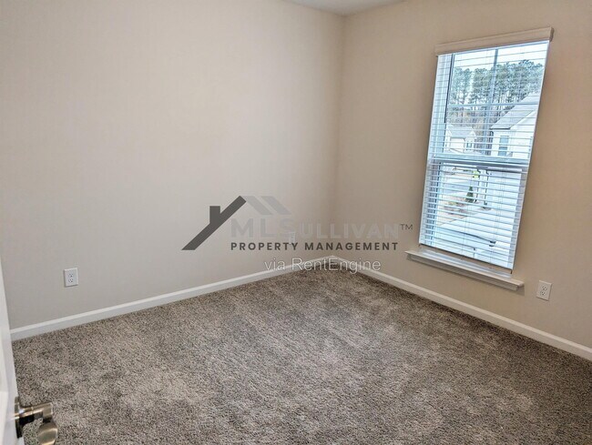 Building Photo - 1527 Smoky Mountains St