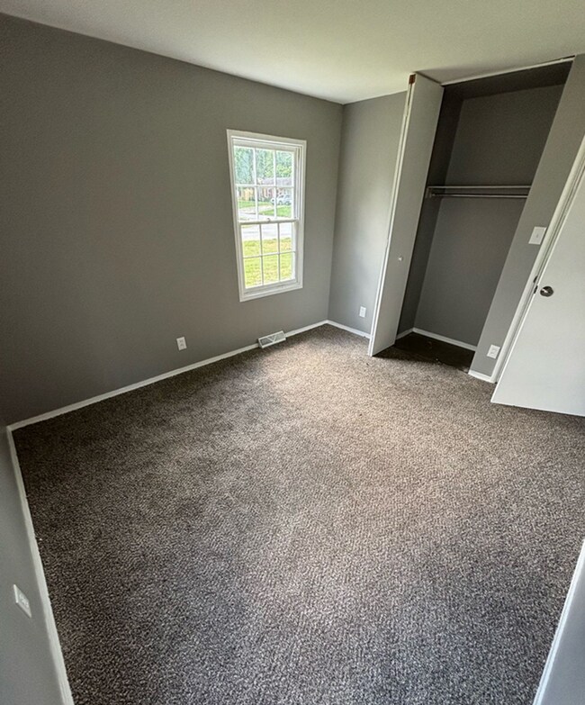 Building Photo - LIMITED TIME**NO APPLICATION FEE**1/2 OFF ...