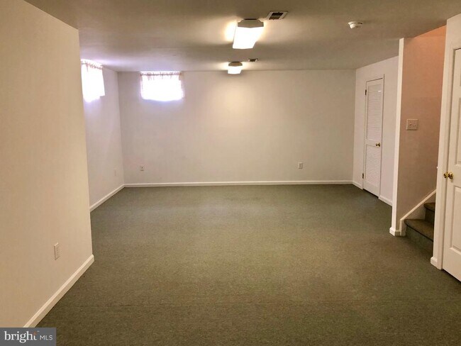 Building Photo - 1081 Chanticleer