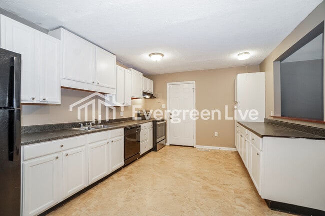 Building Photo - 4698 Dundee Ave