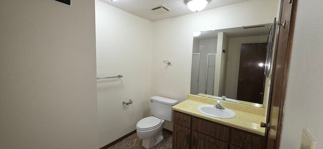 Building Photo - 2000 Square feet Duplex Southeast!  $1195