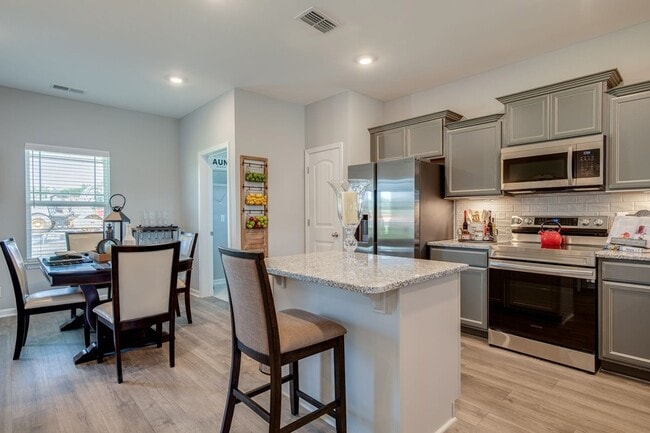 Building Photo - 119 Millet St