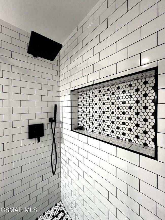 Building Photo - 2002 Calle La Sombra