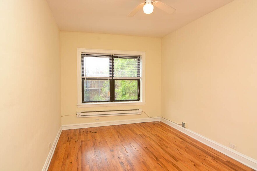 Building Photo - 545 W Wellington Ave