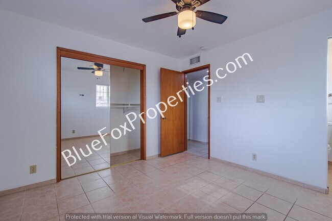 Building Photo - 6434 E Fordham Dr