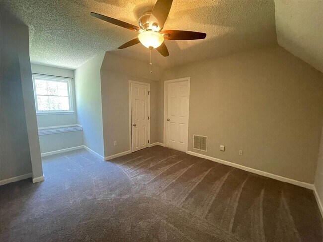 Building Photo - 5485 Bridle Dr