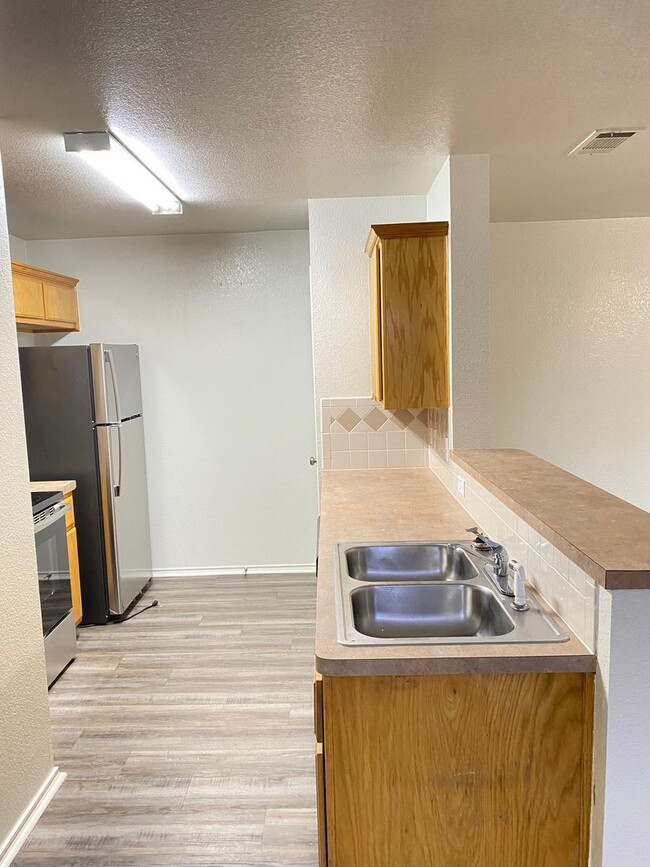 Building Photo - Newly Renovated 4 bedroom 2 bath home avai...