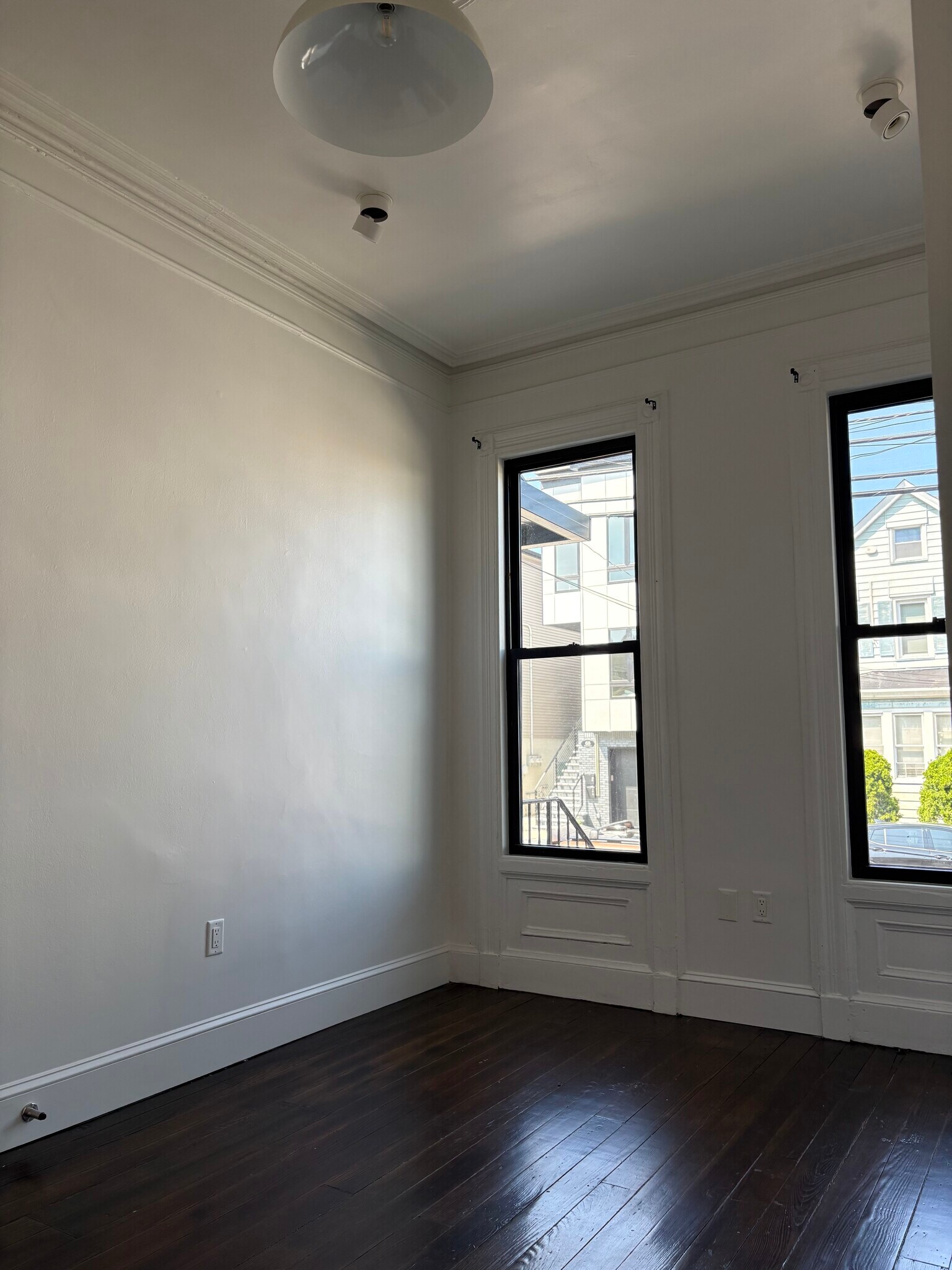 Building Photo - 65 Thorne St