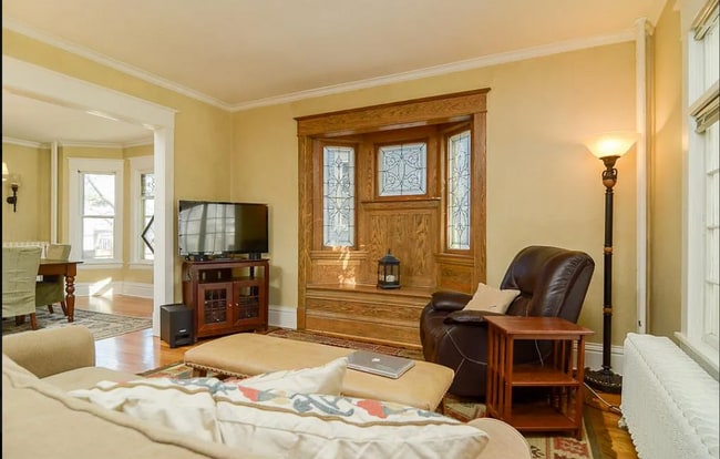 Building Photo - This Amazing 4BR/2 BA Home on Summit Hill ...