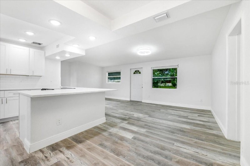 Building Photo - 2110 Alemanda Dr