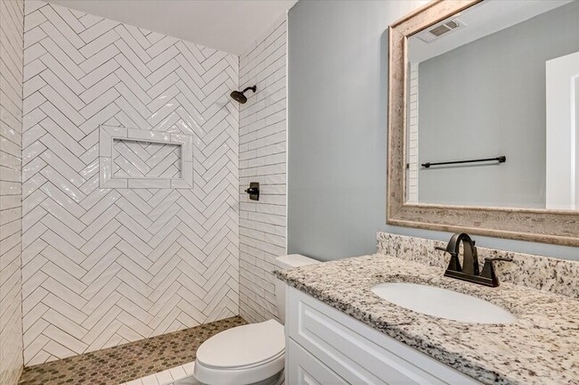 Building Photo - 2572 Tara Heights Cir