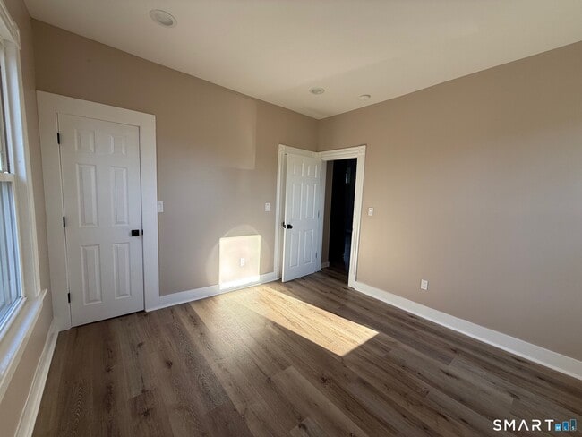 Building Photo - 24 Breckenridge Ave