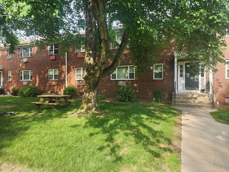 Building Photo - 91 Regency Park Dr