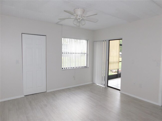 Building Photo - 209 Meadow Ln
