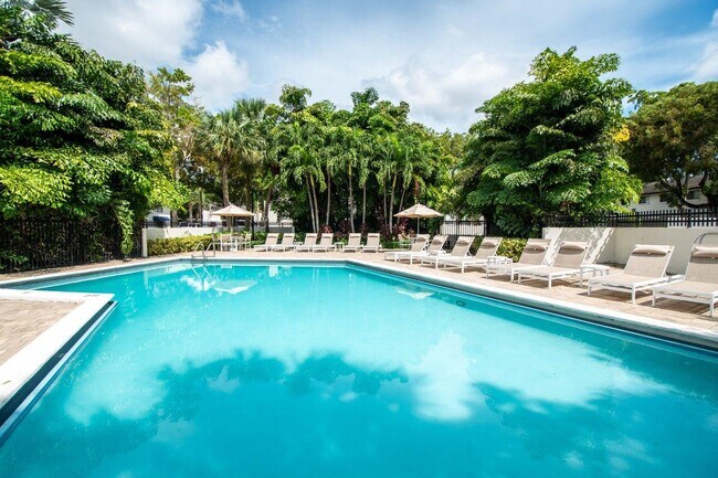 Building Photo - Legacy Lakeside