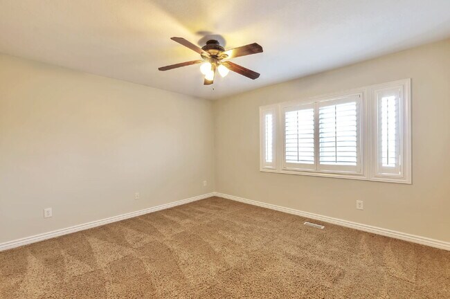Building Photo - AVAILABLE NOW  — SPACIOUS & BEAUTIFUL Bountiful Meadows Home.