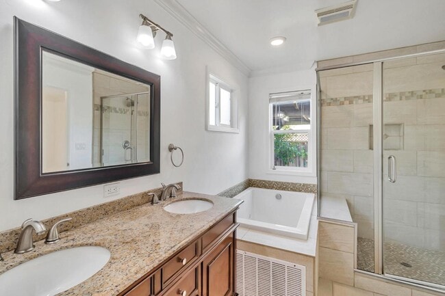 Building Photo - 123 Dunsmuir Way