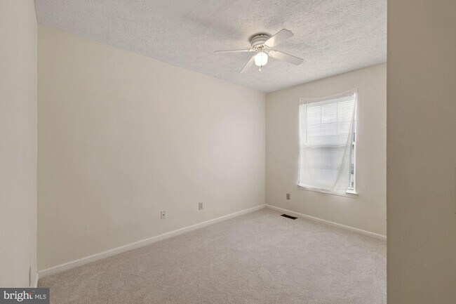 Building Photo - 321 Copperfield Ln