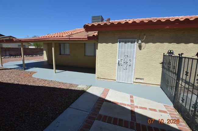 Building Photo - 6845 Zamora Dr
