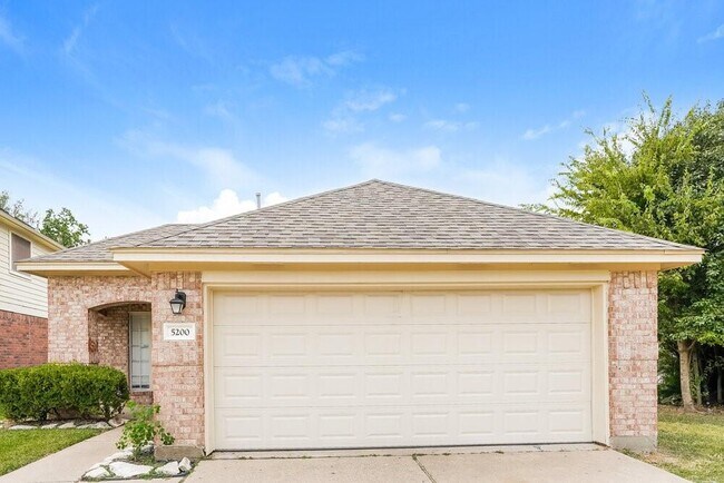 Building Photo - 5200 Rockwood Dr