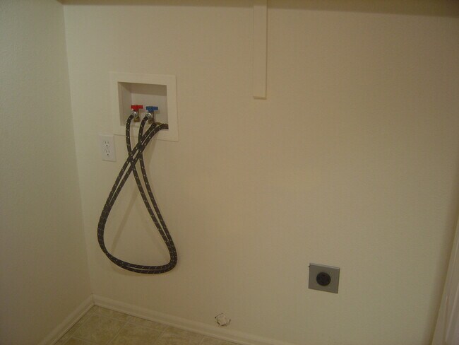 laundry area/upper level - 4147 Outlook Blvd