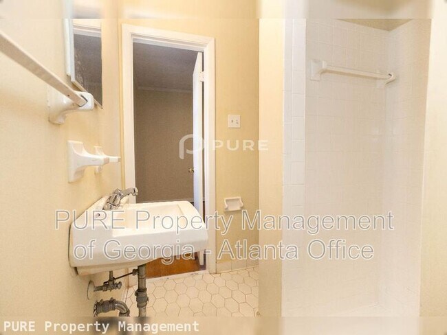 Building Photo - 951 Majesty Ln