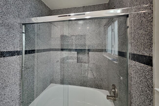 Building Photo - 2331 Sweetwater Dr